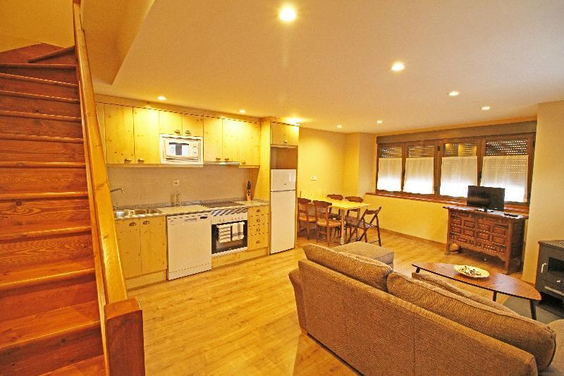 Snoe Apartamentos Mont Romies Plaza Salardú Eksteriør billede