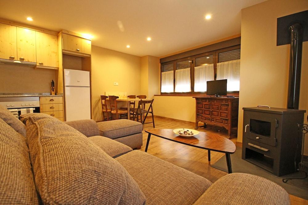 Snoe Apartamentos Mont Romies Plaza Salardú Eksteriør billede