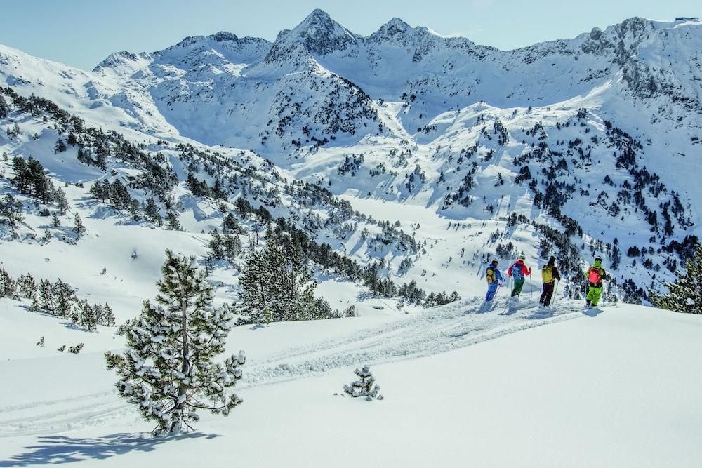 Snoe Apartamentos Mont Romies Plaza Salardú Eksteriør billede